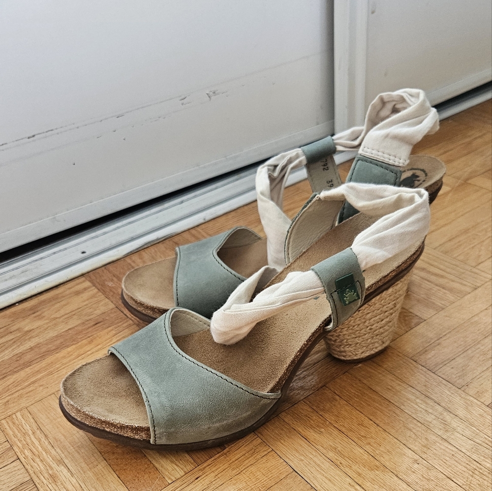 El Naturalista leather sandals, size 9